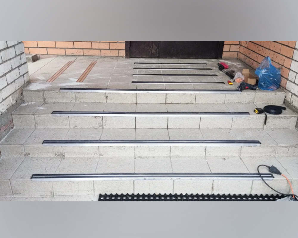 Порог одноуровневый ПС 08-1.2700.201лч Серебро