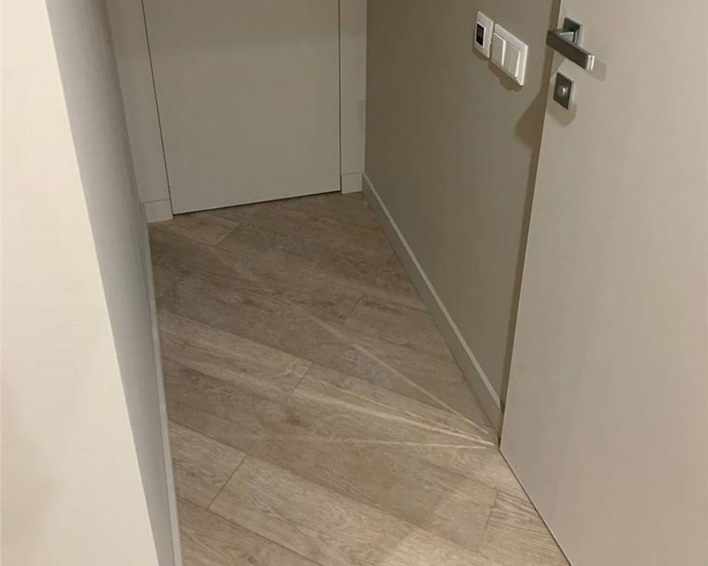 Плинтус из полистирола высокой плотности Волшебная Палочка. Окрашенная. 80мм 2м. NCS 2500-N