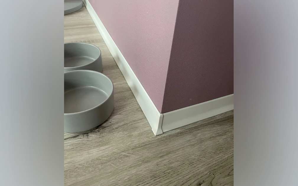 Плинтус алюминиевый Волшебная Палочка 60 мм 3,0 м Белый глянец