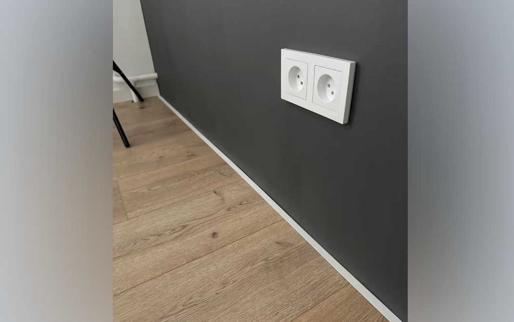 Микроплинтус AL16X5-01 16х6х2000мм Серебро матовое