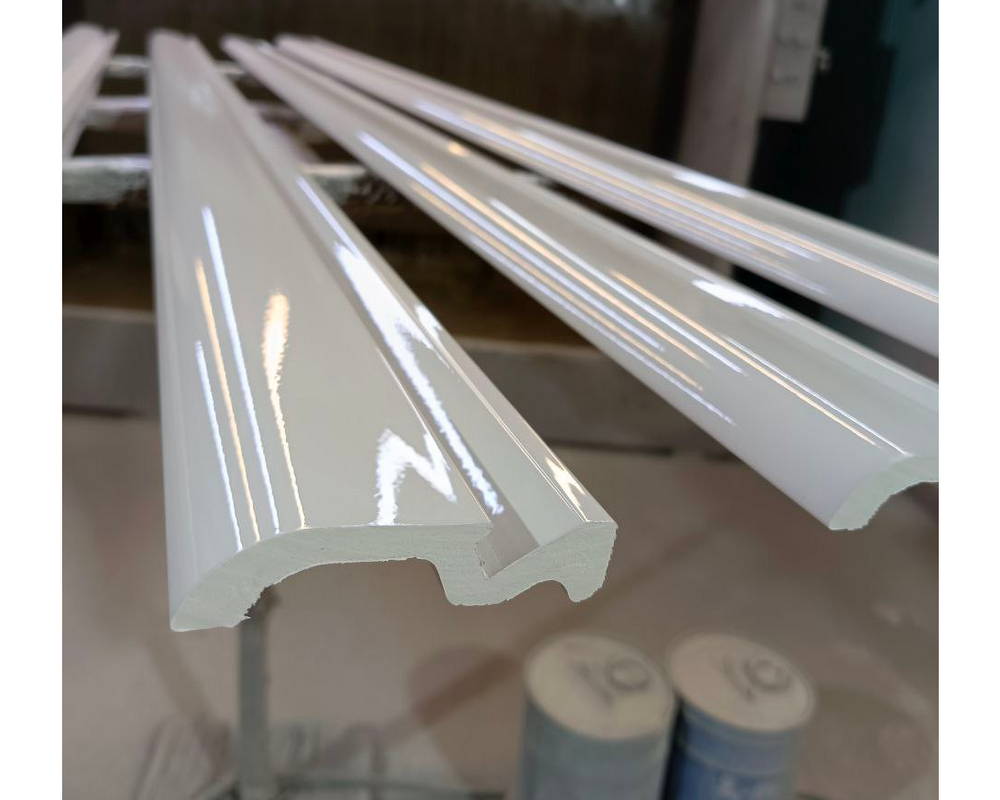 Плинтус ПОЛИСТИРОЛ HI WOOD под подсветку LB99 99,0мм х 16,5мм х 2,0м. Окраска включена в стоимость