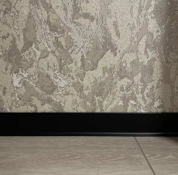 Плинтус алюминиевый Волшебная палочка 40 мм 3,0 м Чёрный матовый