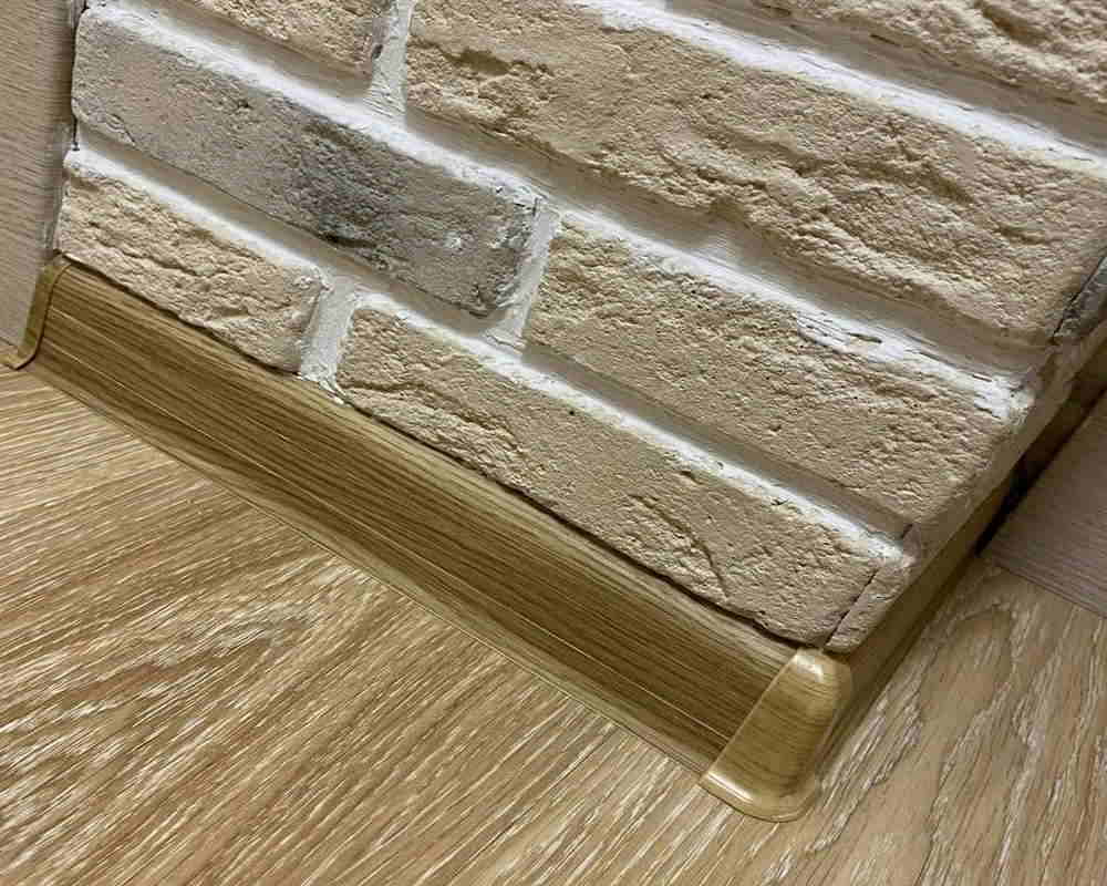 Плинтус ПВХ Идеал Классик 70мм 2,2м 292 Орех миланский