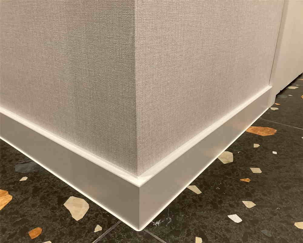 Плинтус ХДФ Dollken Cubu Flex Life 40мм х 11/13мм х 2,5 м 1013 (5012) Белый