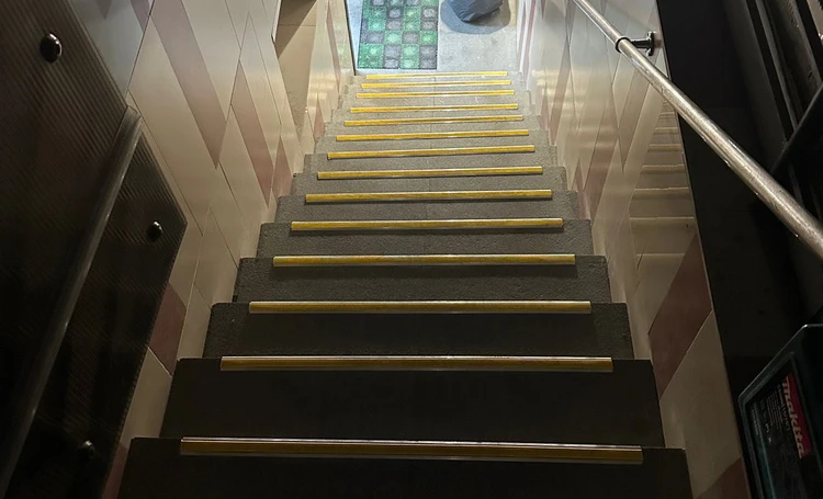 Порог угловой ПУ 70.2700.242л Шампань