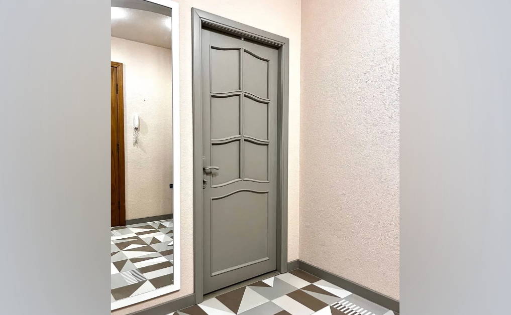 Плинтус прямоугольный ПВХ Идеал Дюра  80мм 2,2м 002 Светло-серый