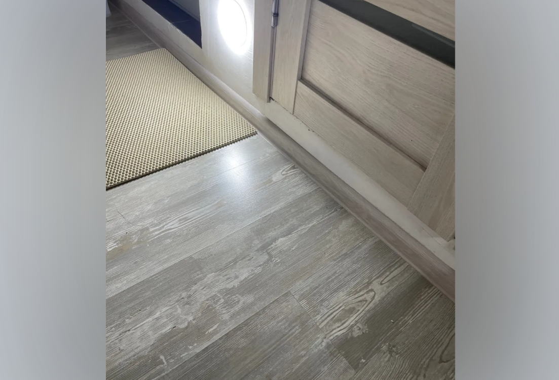 Плинтус ПВХ Идеал Классик 70мм 2,2м 267 Клен белый