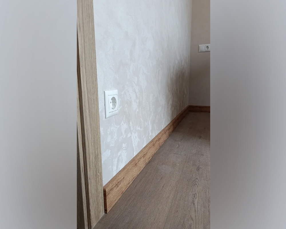 Плинтус напольный Salag Alpha 60*15*2200 мм AP6137 Дуб благородный