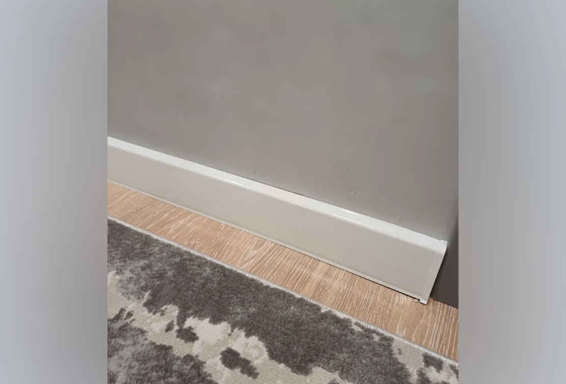 Плинтус со съемной панелью ПВХ Деконика ИДЕАЛ 55мм 2,2м. 265 Клен патина