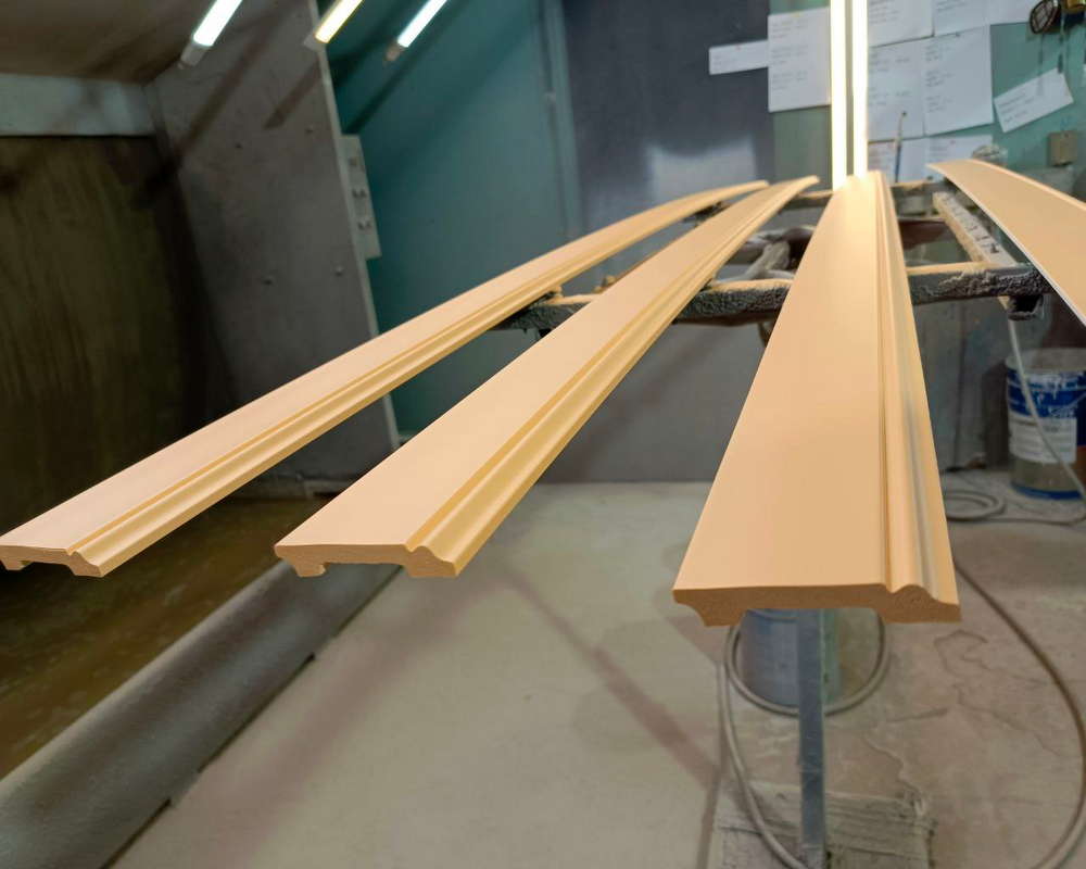 Плинтус ПОЛИСТИРОЛ HI WOOD B78 77,5мм х 21мм х 2,0м. Окраска включена в стоимость