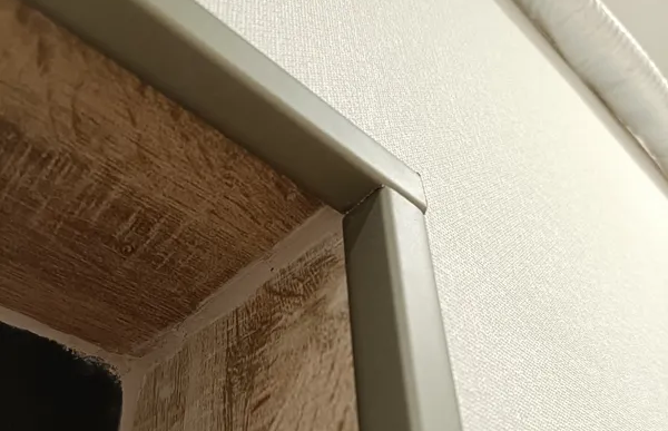 Профиль угловой Волшебная палочка MSUP 01-27.2700.042L 10*10мм 2,7м Шампань Люкс