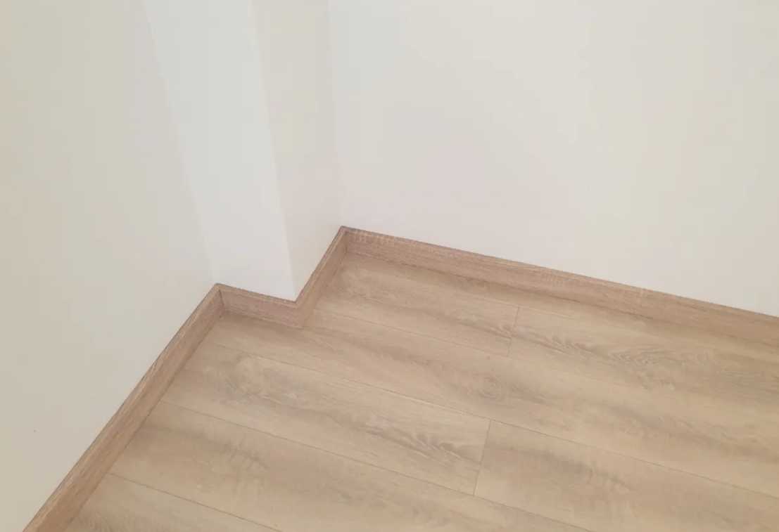 Плинтус МДФ Лука Пл 100-1МДФ.2700.Point line 24087 Дуб беленый