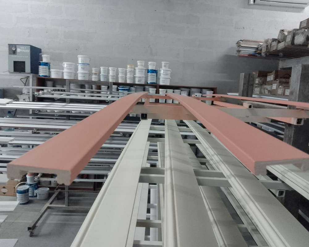 Плинтус полистирол Волшебная Палочка MSPOL 108 40*10*2000 Окраска включена в стоимость