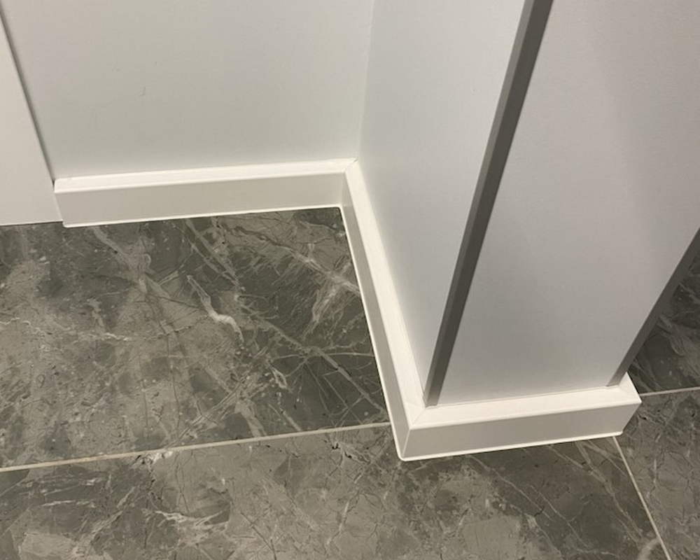 Плинтус ХДФ Dollken Cubu Flex Life 40мм х 11/13мм х 2,5 м 1013 (5012) Белый