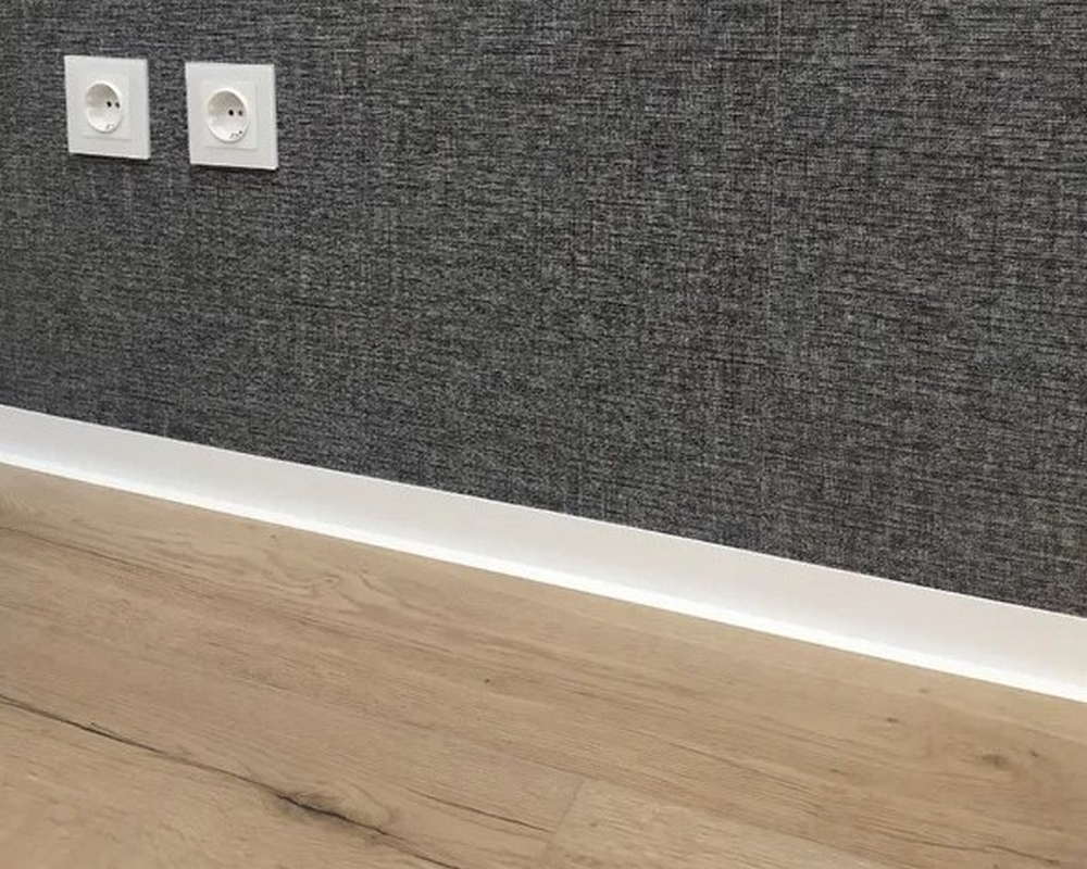 Плинтус эластичный на клеевой основе ПВХ Dollken WLK50 50мм х 15мм 1137 Белый