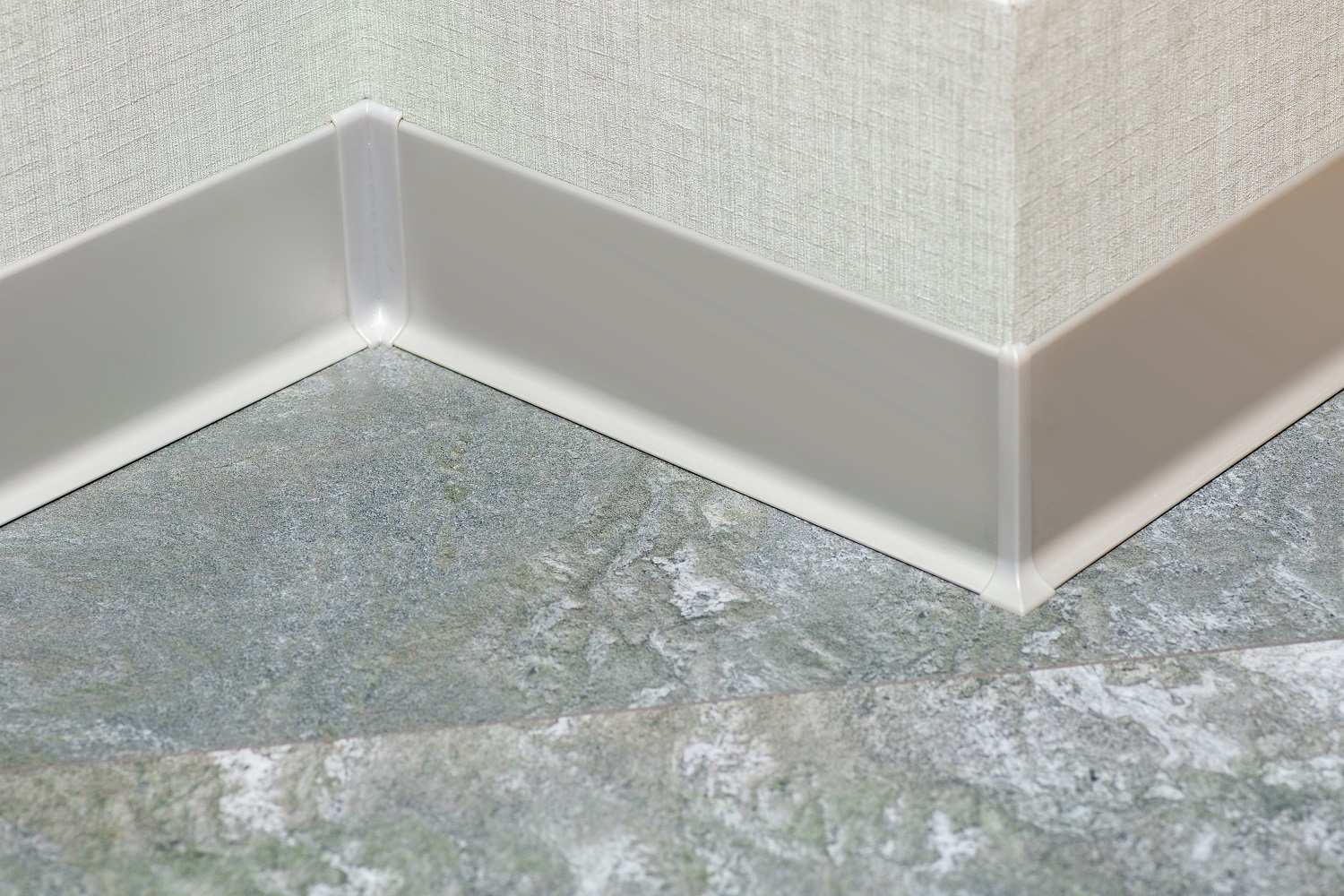 Плинтус алюминиевый Волшебная палочка 100 мм 3,0 м Серебро матовое