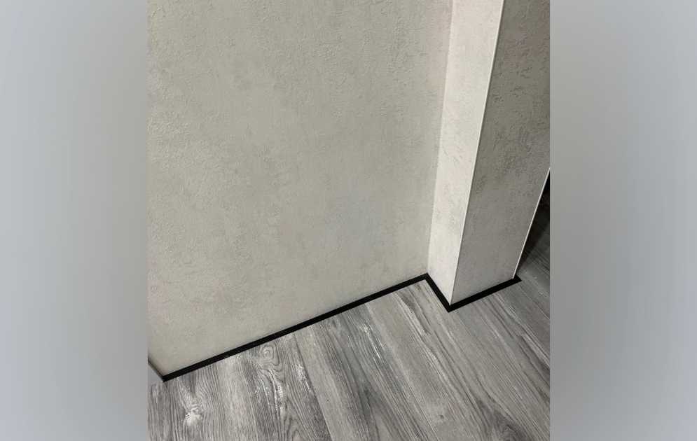 Микроплинтус AL16X5-03 16х6х1900мм Чёрный