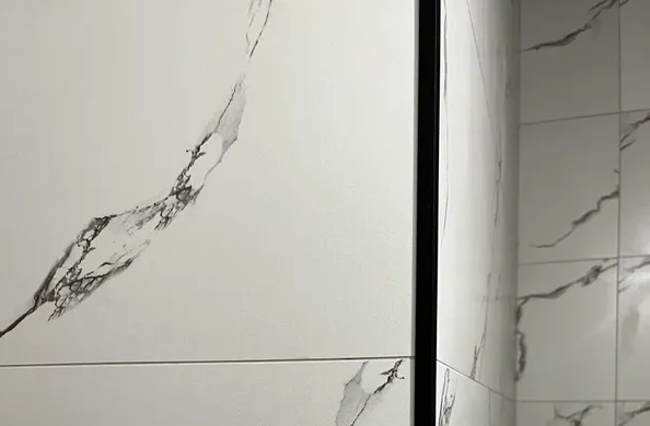 Профиль угловой Волшебная палочка MSUP 01-27.2700.15 10*10мм 2,7м Черный