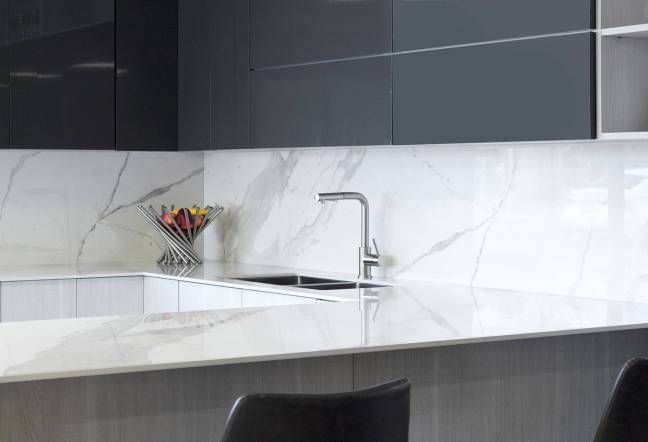 Панель самоклеющаяся ПВХ 300х600 мм 6шт/уп Мрамор Нова Линнея гранд. Цена указана за 1,08 м²