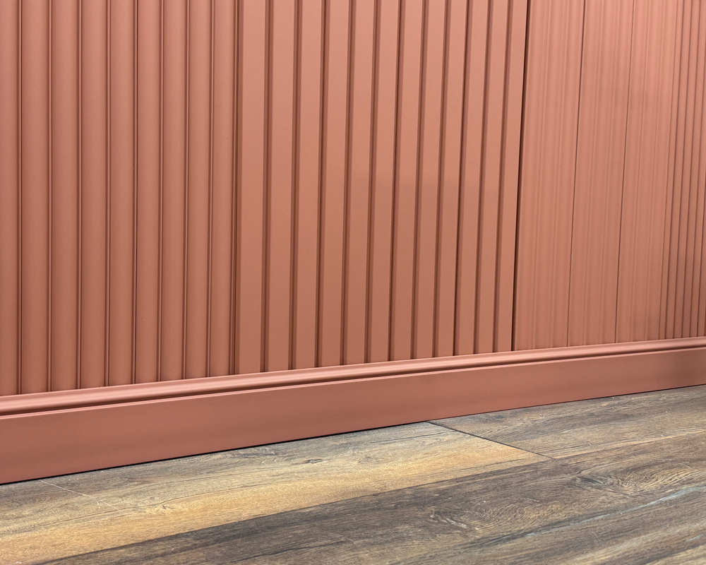 Плинтус из полистирола высокой плотности HI WOOD B80C 80мм х 11мм х 2,0м.