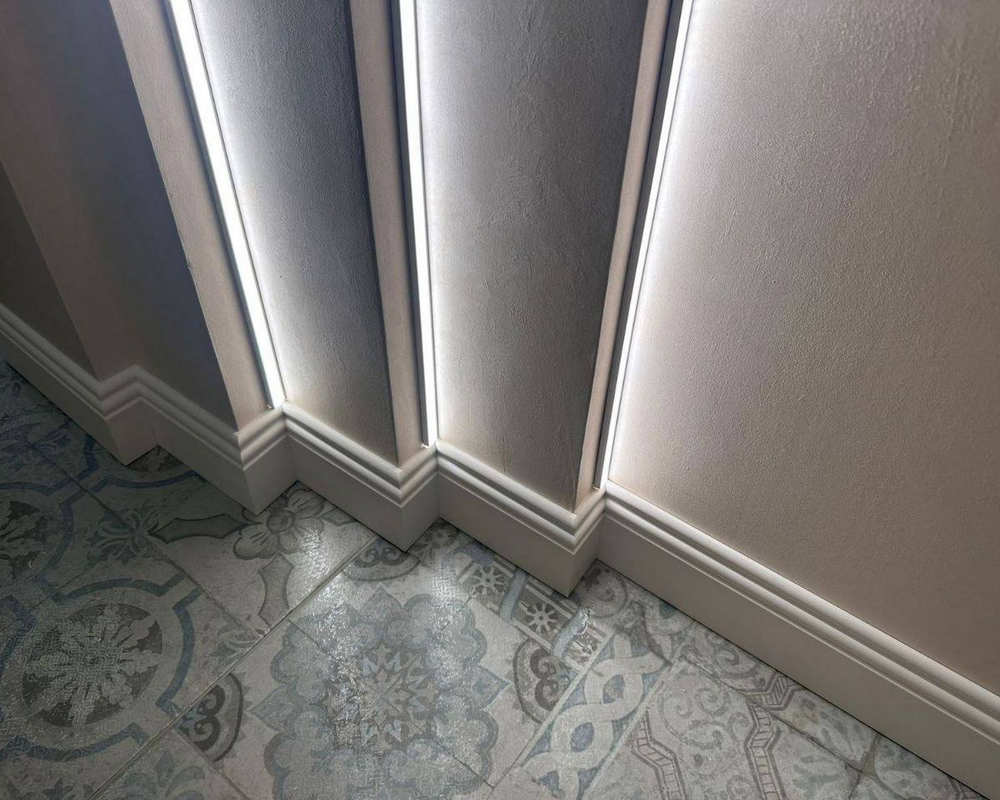 Плинтус ПОЛИСТИРОЛ HI WOOD B78 77,5мм х 21мм х 2,0м. Окраска включена в стоимость