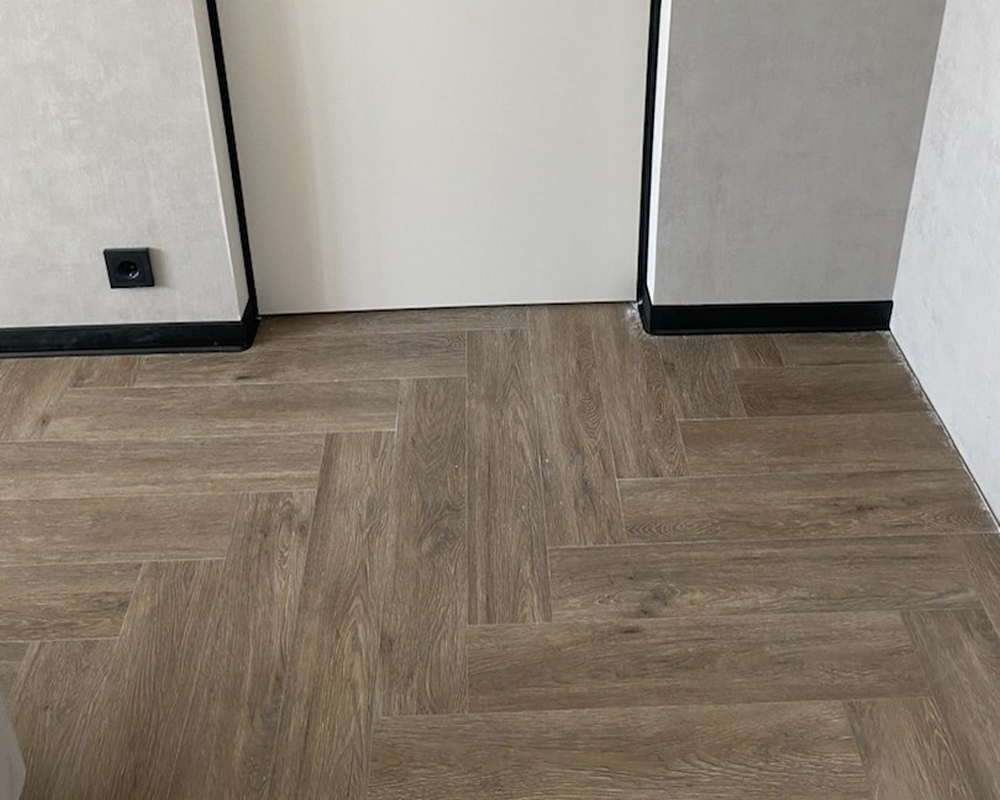 Плинтус ХДФ Dollken S100 100 мм х 2,575м 1001 Чёрный