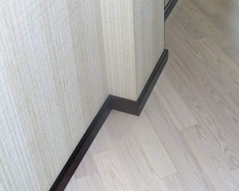 Плинтус напольный Salag Alpha 60*15*2400 мм Чёрный