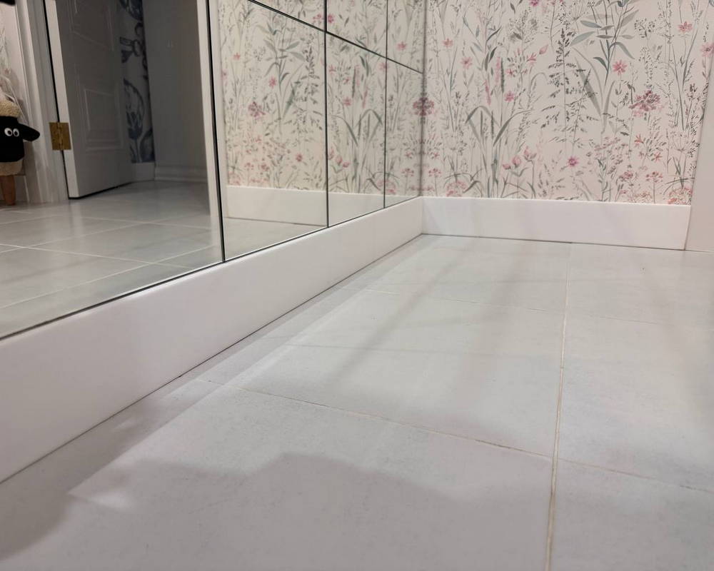 Плинтус из полистирола высокой плотности NMC Wallstyl IL11 Белый