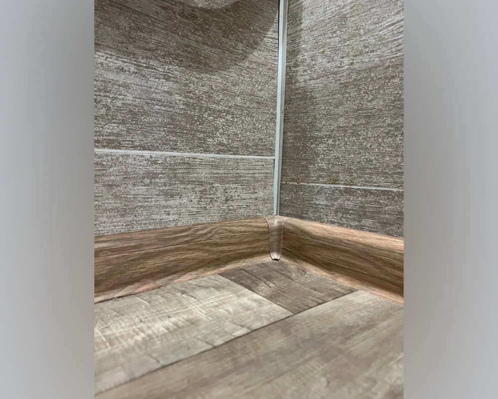 Плинтус ПВХ Волшебная палочка 58мм 2,2м 5813