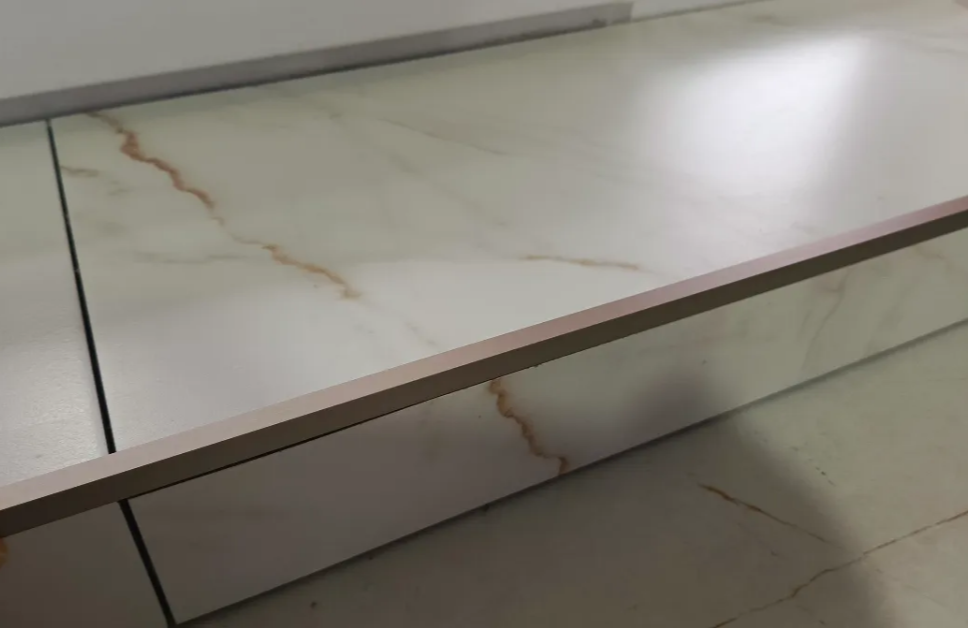 Угол наружный алюминиевый УО 04-27.2700.042л