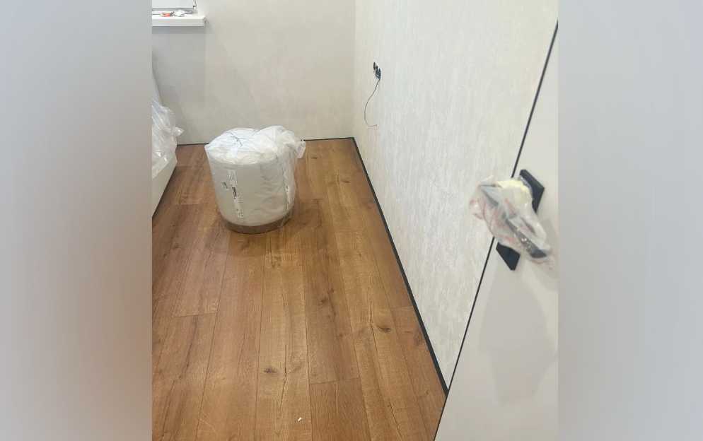 Микроплинтус AL16X5-03 16х6х2000мм Чёрный