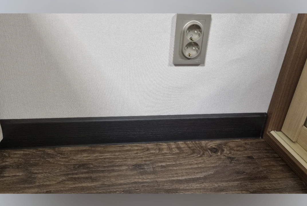 Плинтус ПВХ Salag Lima 72мм 2,5м. Дуб Палёный