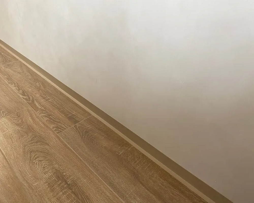 Плинтус эластичный на клеевой основе ПВХ Dollken WLK50 50мм х 15мм. 0913 Светло-бежевый