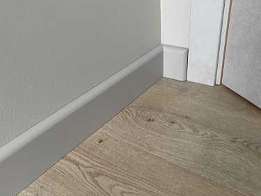 Плинтус МДФ Лука Пл 80МДФ.2700.Point line 24067 Скай грей