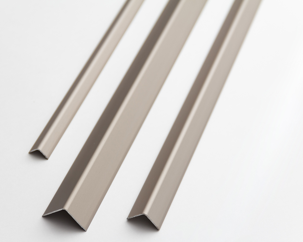 Угол наружный алюминиевый УО 18-27.2700.02л