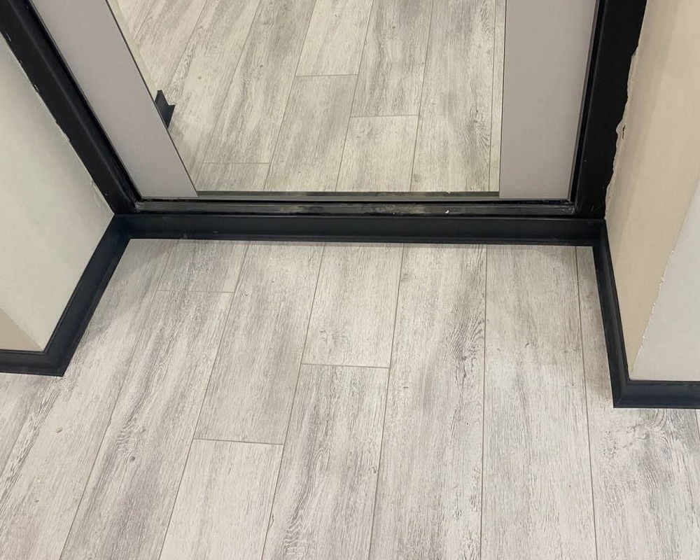 Плинтус ХДФ Dollken S100 100 мм х 2,575м 1001 Чёрный