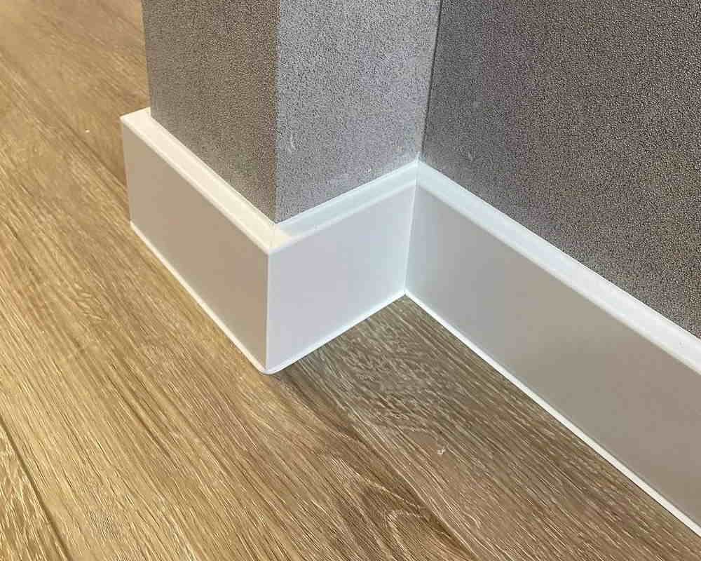 Плинтус ХДФ Dollken Cubu Flex Life 40мм х 11/13мм х 2,5 м 1013 (5012) Белый