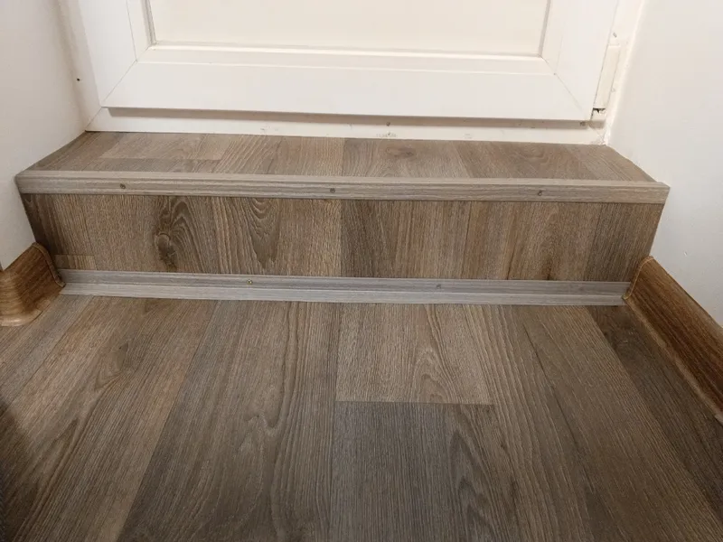 Порог угловой ПУ 05-1.2700.288 Орех