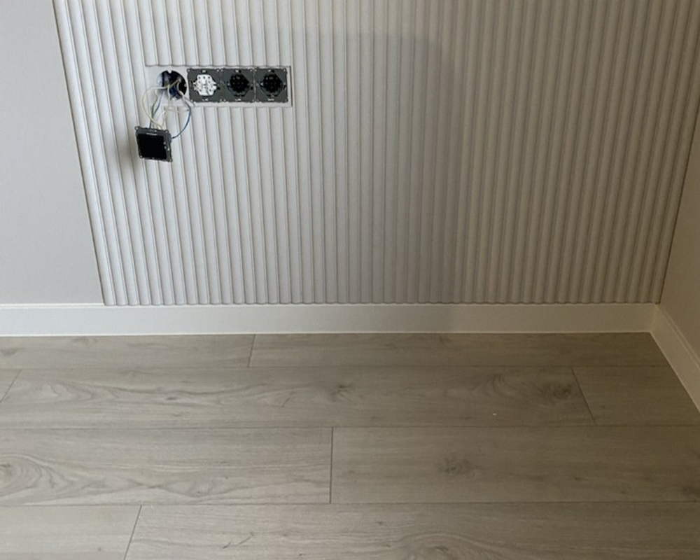 Плинтус ХДФ Dollken Cubu Flex Life 100 мм х 2,5 м 1013 (5012) Белый