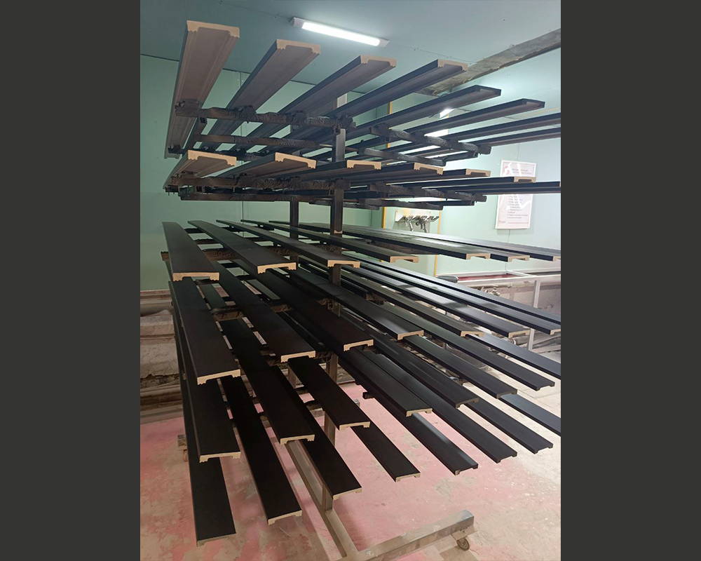 Плинтус ПОЛИСТИРОЛ HI WOOD B98V1 98мм х 19,5мм х 2,0м. Окраска включена в стоимость