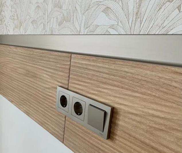 Плинтус алюминиевый Волшебная Палочка 40мм 3,0м Шампань матовая