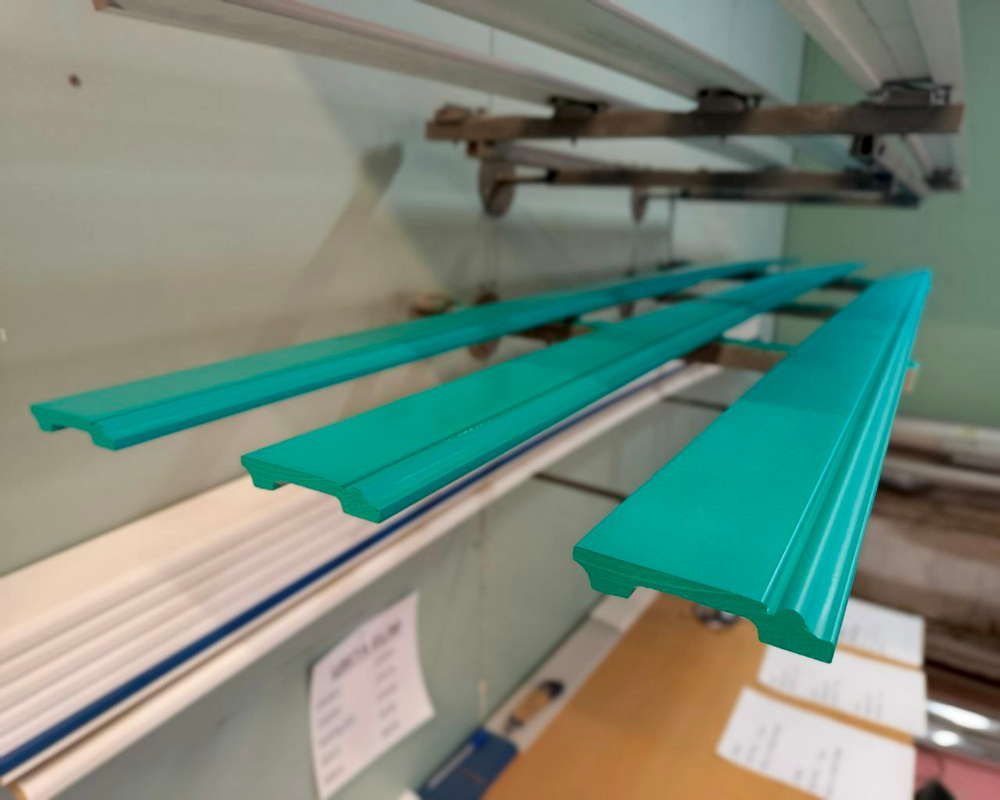 Плинтус из полистирола высокой плотности Волшебная Палочка 80*12*2000. MSPOL 102. Окраска включена в стоимость