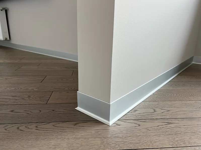 Плинтус алюминиевый 60 мм ПЛ-60 серебро/мат муар 3м.