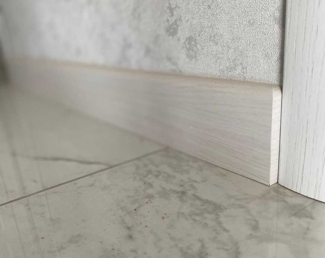 Плинтус напольный Arbiton Integra 06 Ясень Аляска