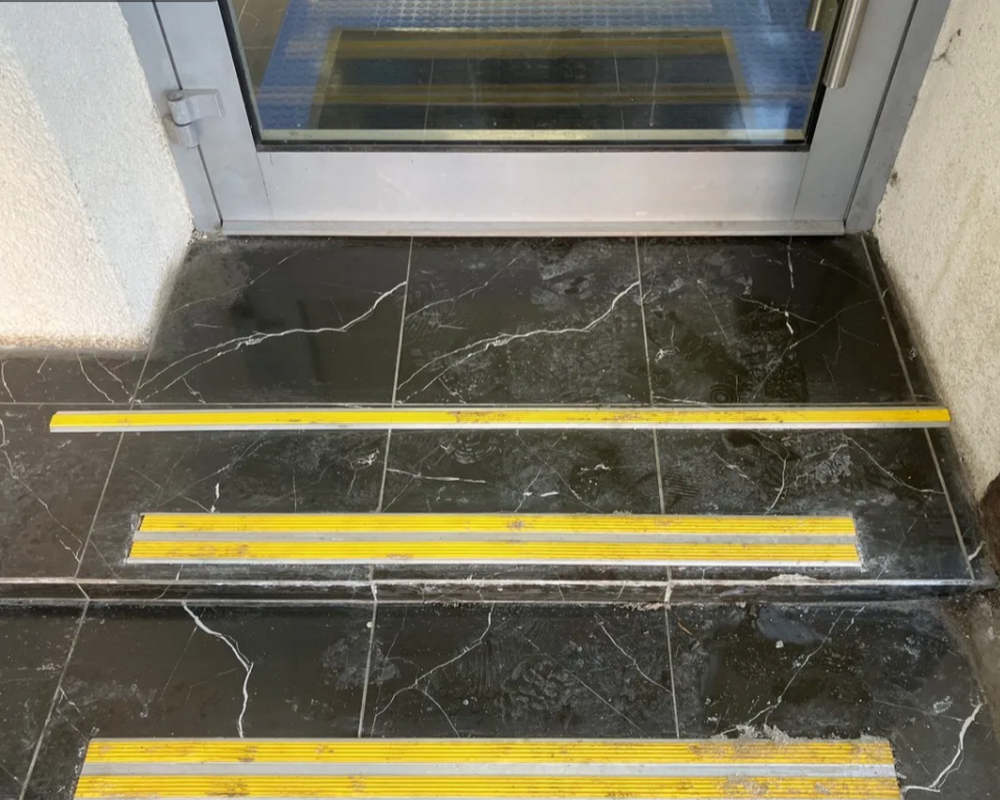 Порог одноуровневый ПС 08.900.15 Черный