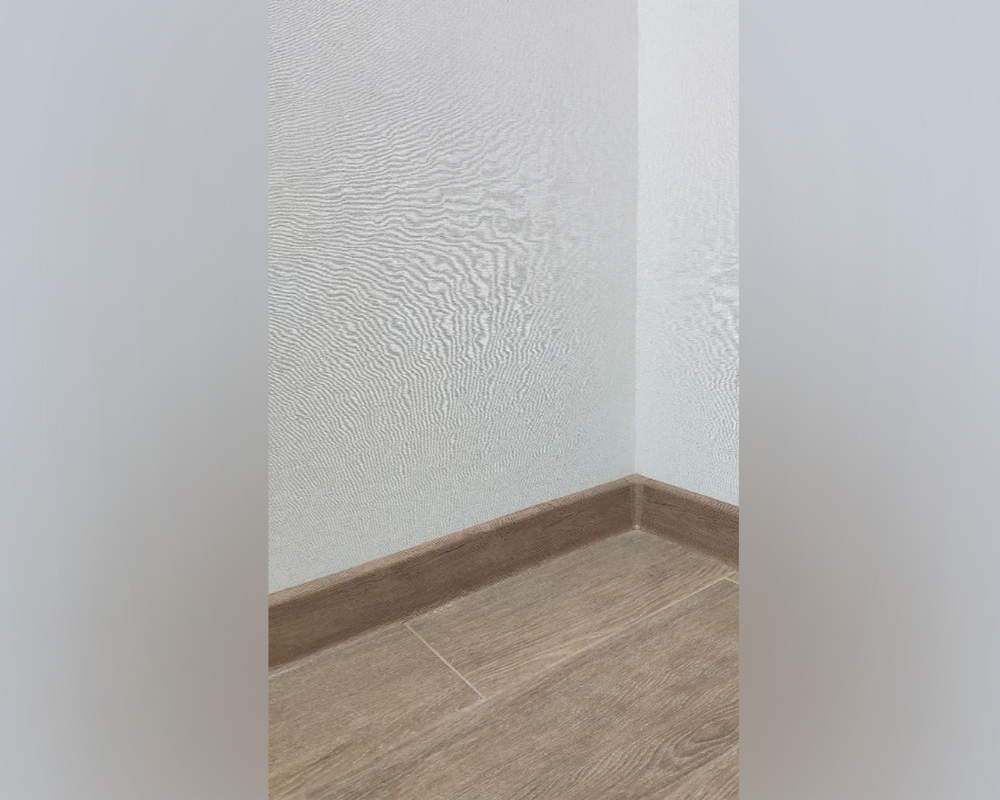 Плинтус ПВХ Salag Lima 72мм 2,5м. Дуб Болотный